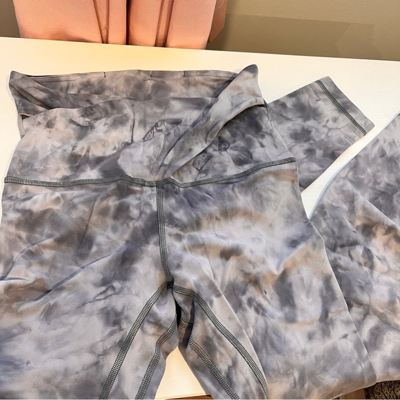 Lululemon Tie Dye leggings - Picture 3 of 7